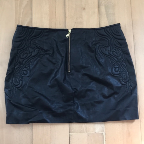 Guess Pleather Mini Skirt - Picture 4 of 5